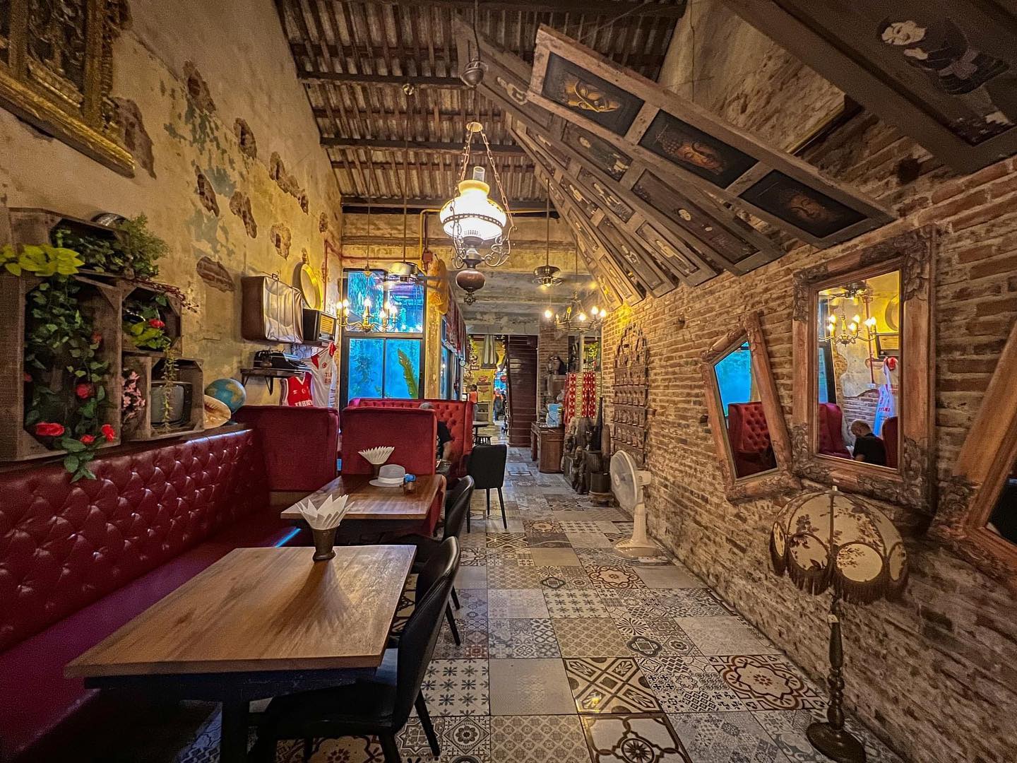 Efe Old Town - gluten free restaurant options in phuket - phuket sail tours