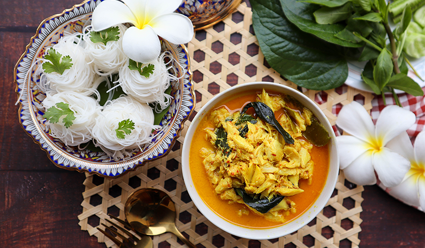 Rice-Noodles-with-Crab-Curry